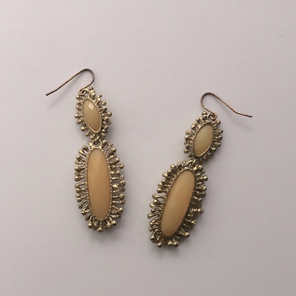 Jewelry - Nude Drop Earrings